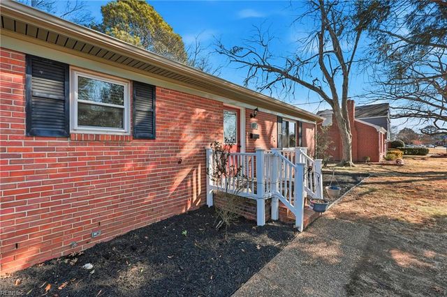 30 Meadowbrook DR, Hampton, VA 23666