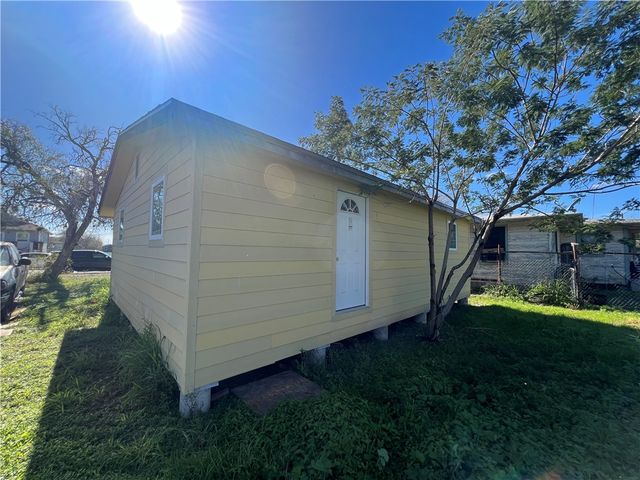 625 E Avenue H, Robstown, TX 78380