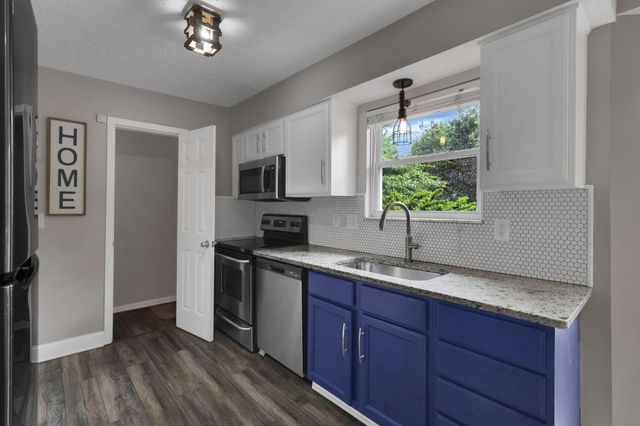 8967 Holquest Drive, Lewis Center, OH 43035