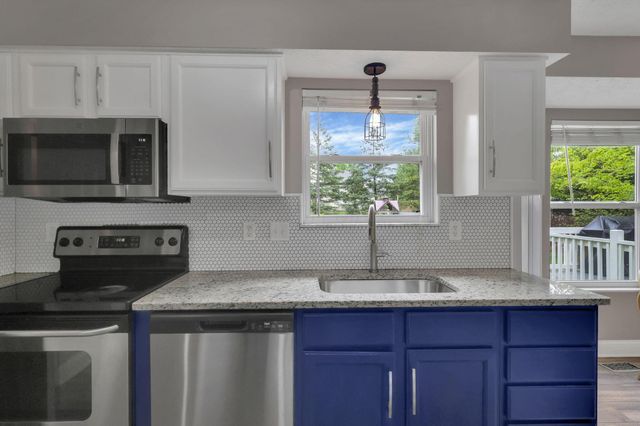 8967 Holquest Drive, Lewis Center, OH 43035
