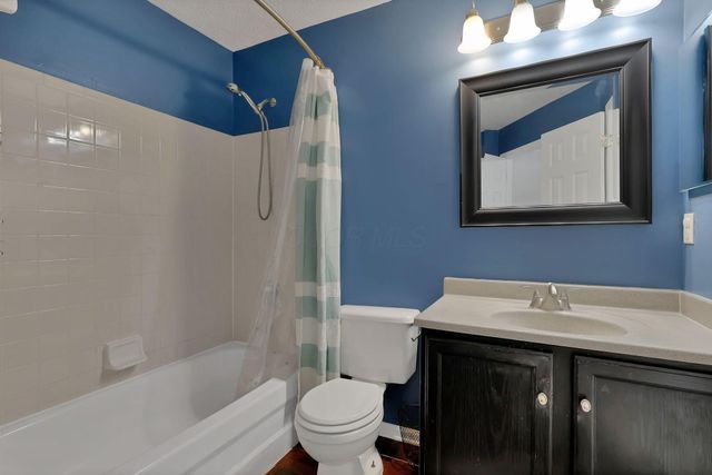 8967 Holquest Drive, Lewis Center, OH 43035
