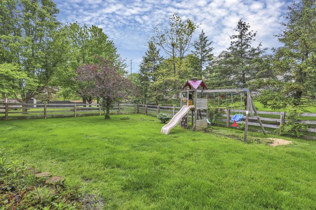 8967 Holquest Drive, Lewis Center, OH 43035
