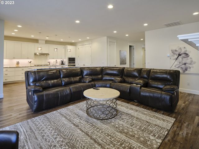 526 3RD St, Woodland, WA 98674