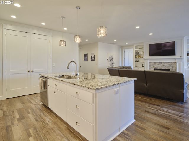 526 3RD St, Woodland, WA 98674