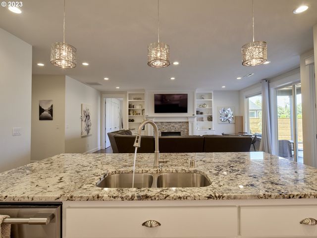 526 3RD St, Woodland, WA 98674