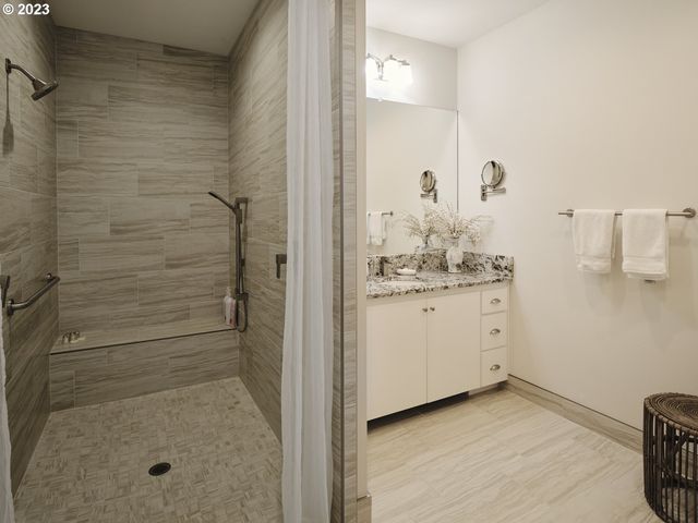 526 3RD St, Woodland, WA 98674