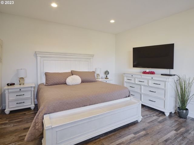 526 3RD St, Woodland, WA 98674