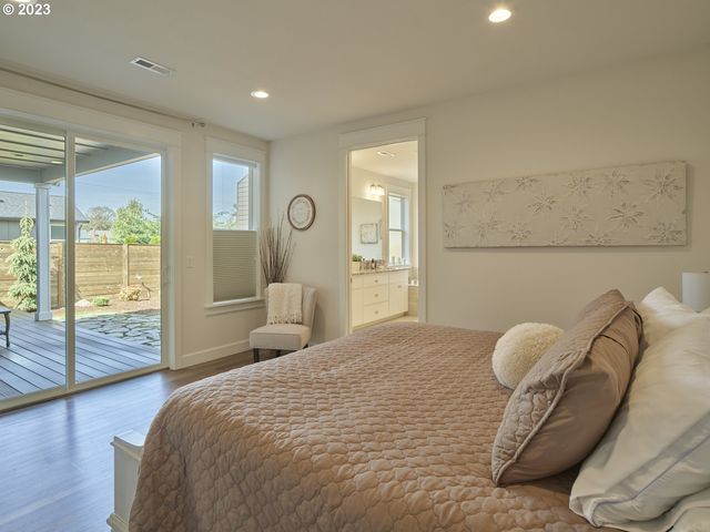 526 3RD St, Woodland, WA 98674