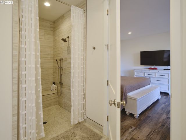 526 3RD St, Woodland, WA 98674