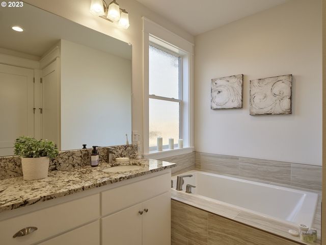 526 3RD St, Woodland, WA 98674