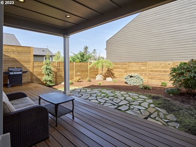 526 3RD St, Woodland, WA 98674