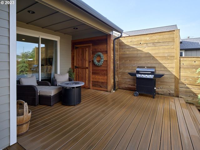 526 3RD St, Woodland, WA 98674