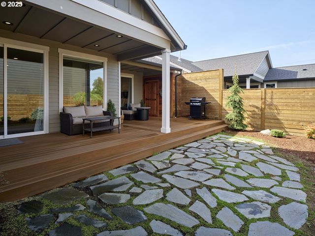 526 3RD St, Woodland, WA 98674