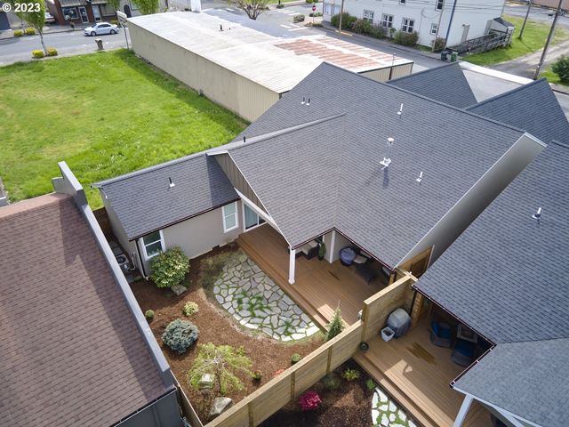 526 3RD St, Woodland, WA 98674