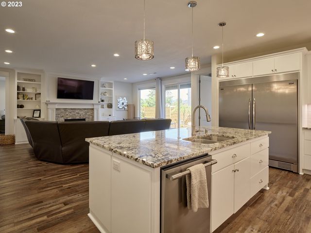 526 3RD St, Woodland, WA 98674