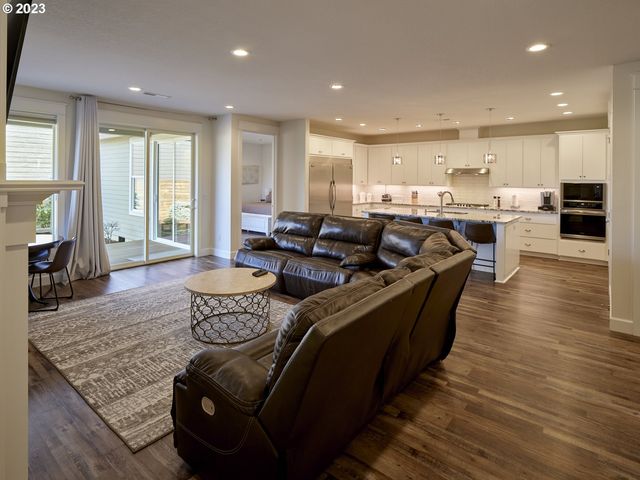 526 3RD St, Woodland, WA 98674