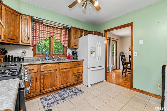 100 MARION Street, East Peoria, IL 61611