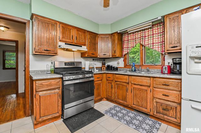 100 MARION Street, East Peoria, IL 61611