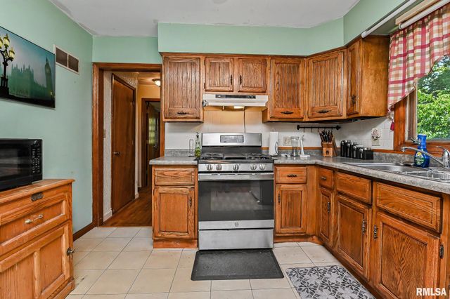 100 MARION Street, East Peoria, IL 61611