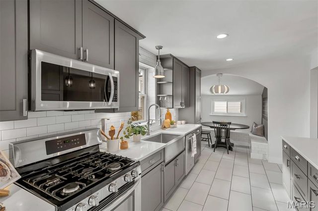 326 W Rose Hill Avenue, Kirkwood, MO 63122