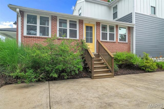 326 W Rose Hill Avenue, Kirkwood, MO 63122