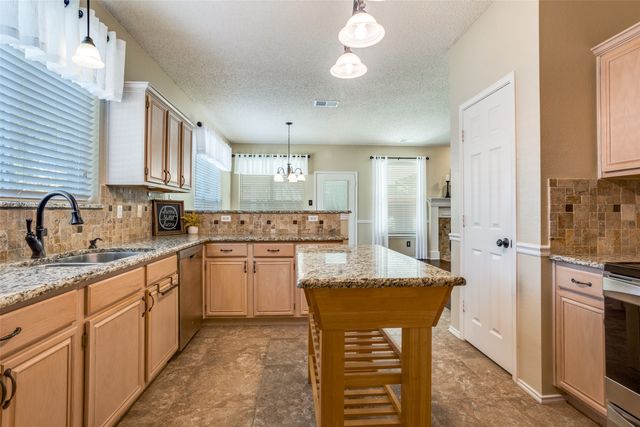 913 Aylesbury Drive, Allen, TX 75002