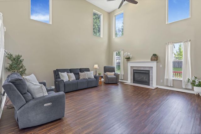 166 Longleaf Street, Pickerington, OH 43147