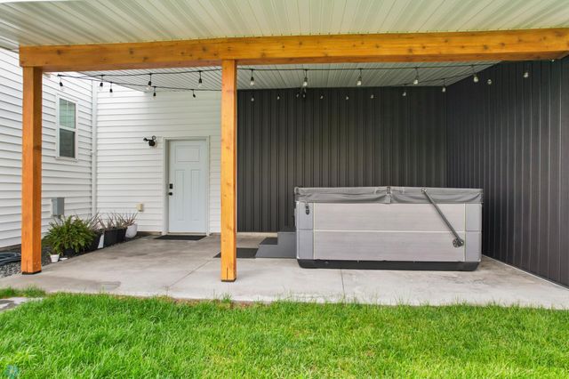6728 Ashwood Loop, Fargo, ND 58104
