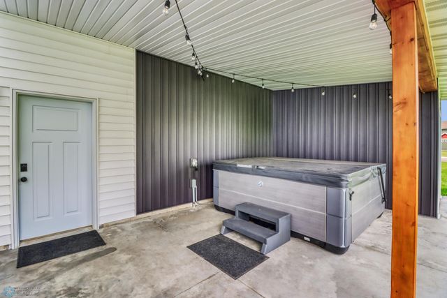 6728 Ashwood Loop, Fargo, ND 58104