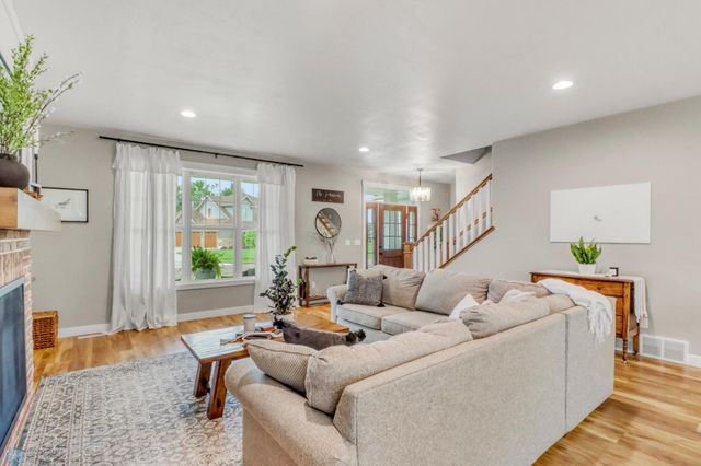 6728 Ashwood Loop, Fargo, ND 58104