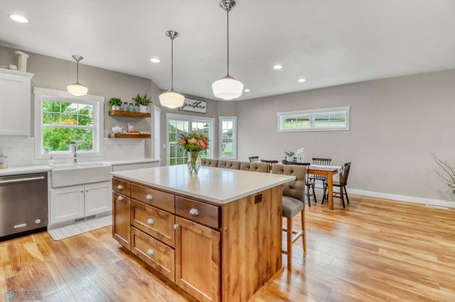 6728 Ashwood Loop, Fargo, ND 58104
