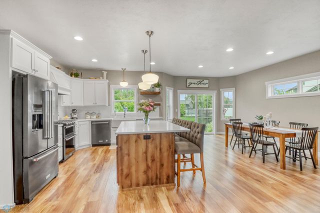 6728 Ashwood Loop, Fargo, ND 58104