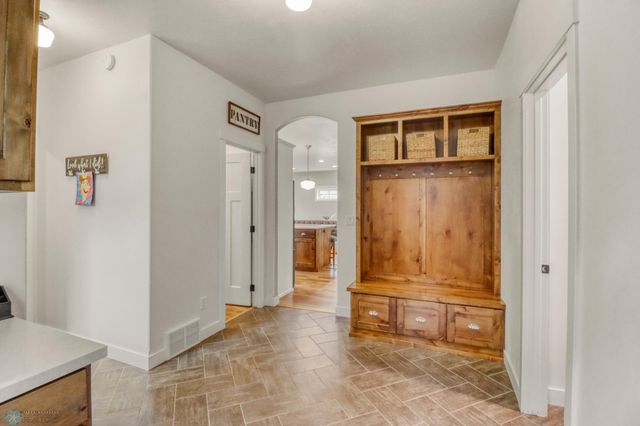 6728 Ashwood Loop, Fargo, ND 58104