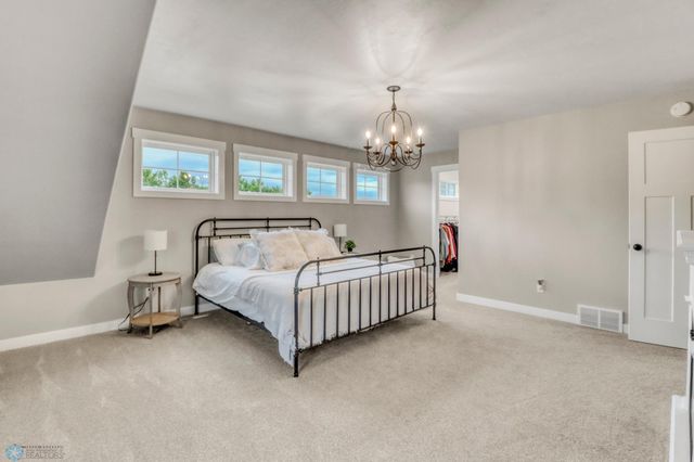 6728 Ashwood Loop, Fargo, ND 58104