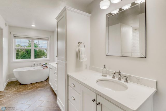 6728 Ashwood Loop, Fargo, ND 58104