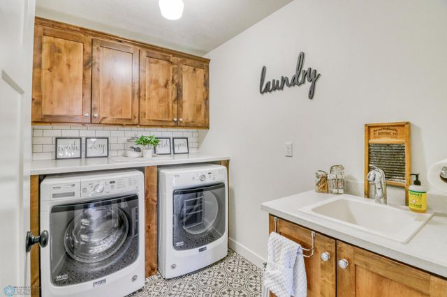 6728 Ashwood Loop, Fargo, ND 58104