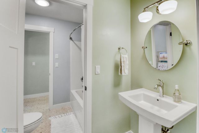 6728 Ashwood Loop, Fargo, ND 58104