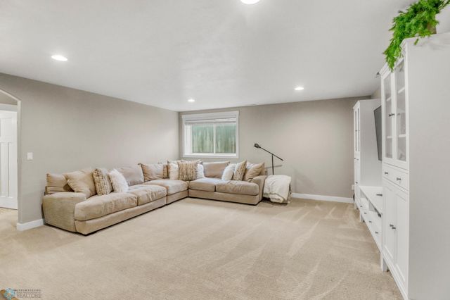 6728 Ashwood Loop, Fargo, ND 58104