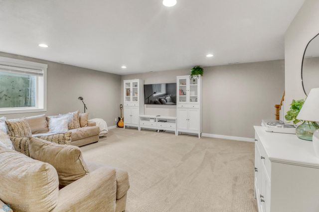 6728 Ashwood Loop, Fargo, ND 58104