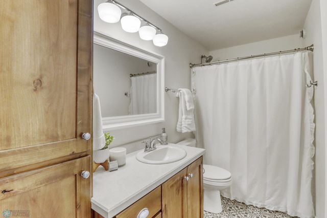 6728 Ashwood Loop, Fargo, ND 58104