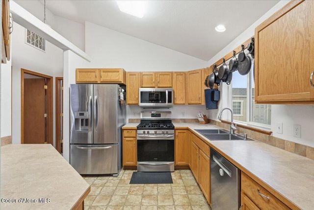 8300 N AINSWORTH DR, Hayden, ID 83835