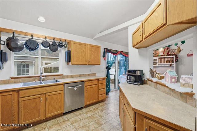 8300 N AINSWORTH DR, Hayden, ID 83835