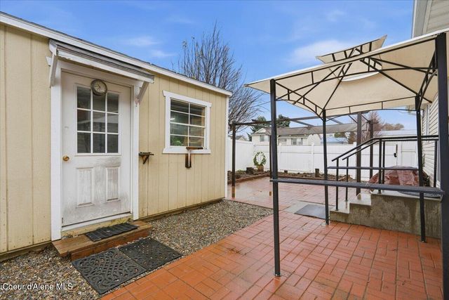 8300 N AINSWORTH DR, Hayden, ID 83835