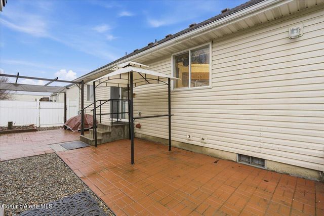 8300 N AINSWORTH DR, Hayden, ID 83835