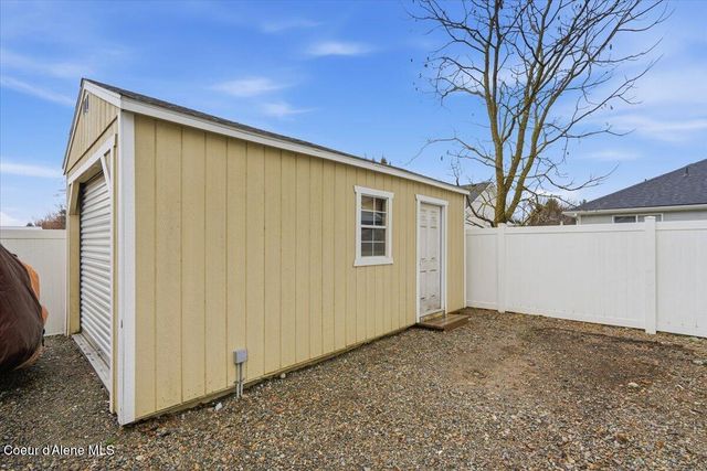 8300 N AINSWORTH DR, Hayden, ID 83835