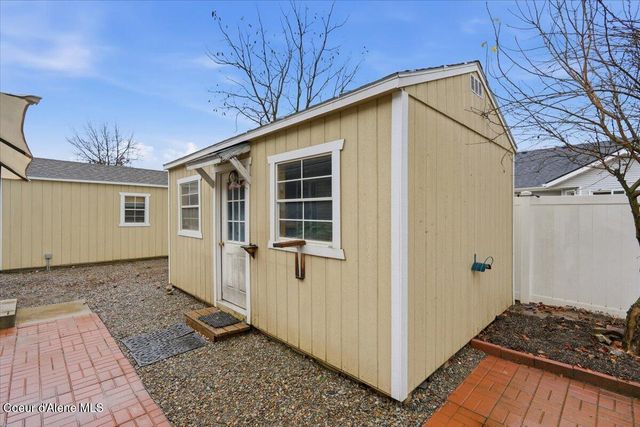 8300 N AINSWORTH DR, Hayden, ID 83835