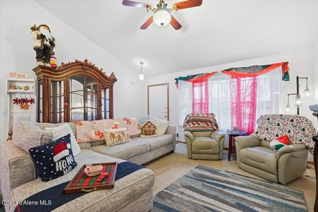 8300 N AINSWORTH DR, Hayden, ID 83835