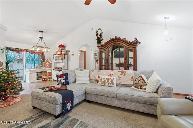 8300 N AINSWORTH DR, Hayden, ID 83835