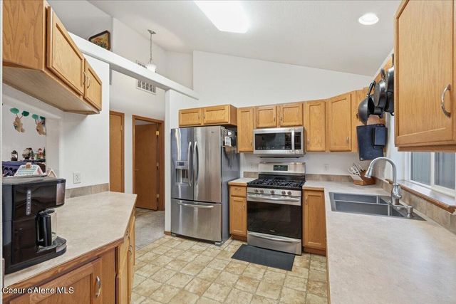 8300 N AINSWORTH DR, Hayden, ID 83835