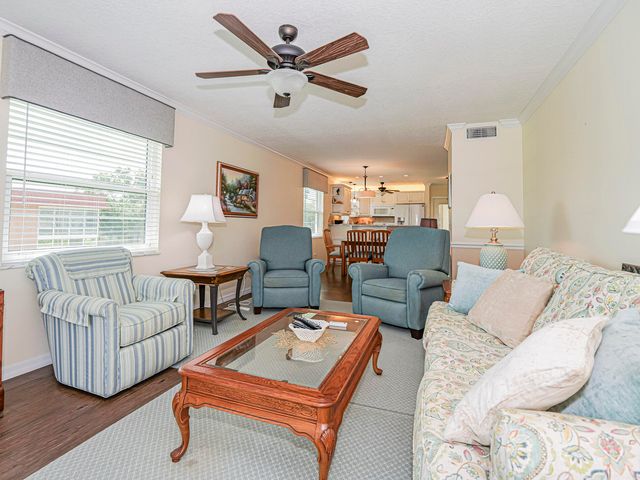 26 Pine Arbor Lane 201, Vero Beach, FL 32962